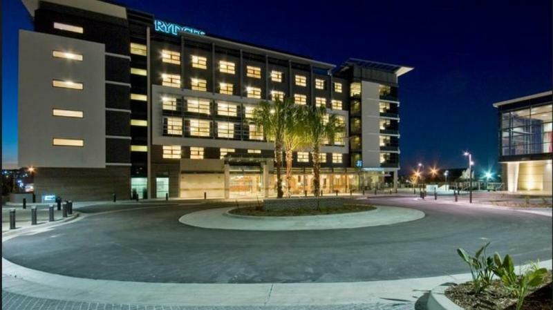 Rydges Campbelltown Hotel Exterior photo